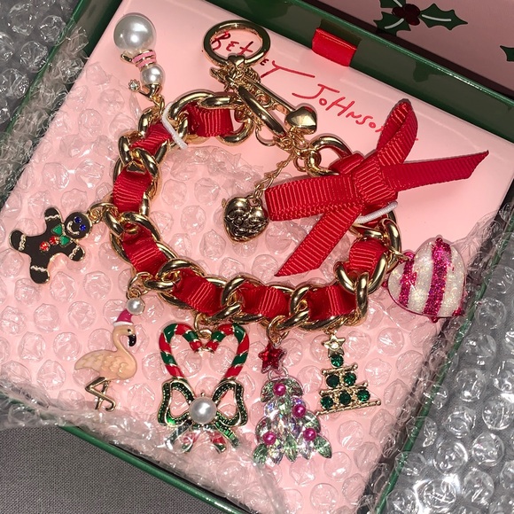 🆕- Betsey Johnson Red and Gold Holiday Charm Bracelet - Picture 6 of 7